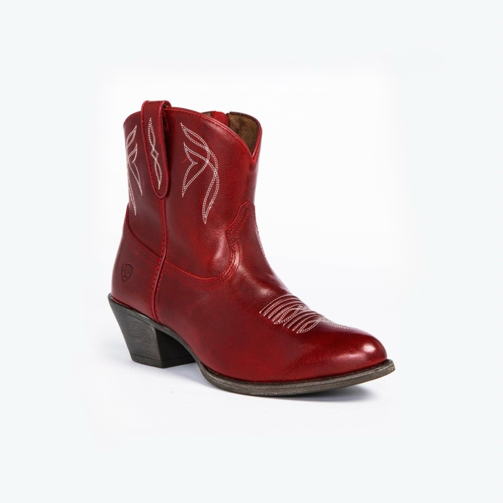 Ariat Women’s Darlin Round Toe Booties